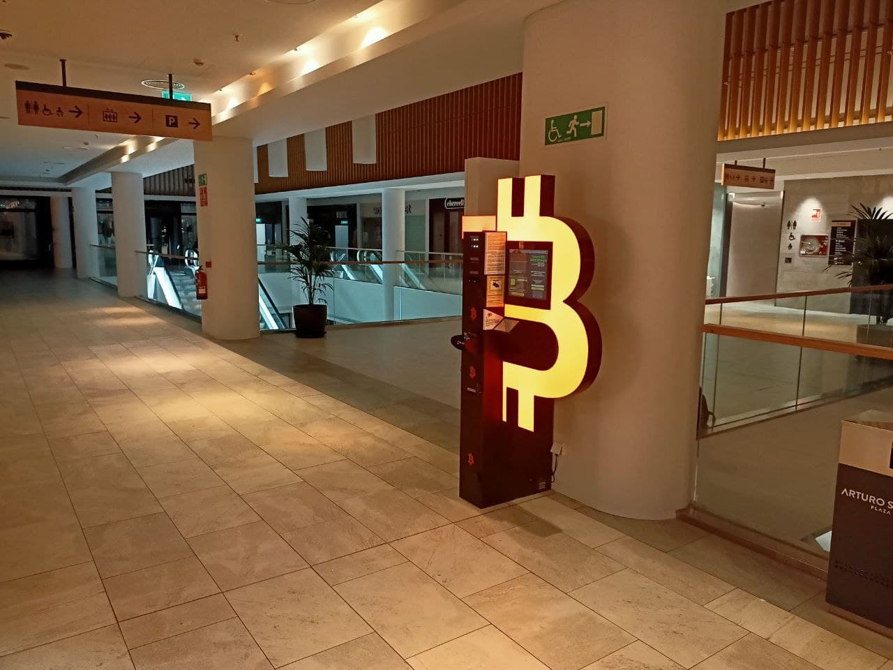 Cajero Bitcoin en C. de Arturo Soria foto número 3